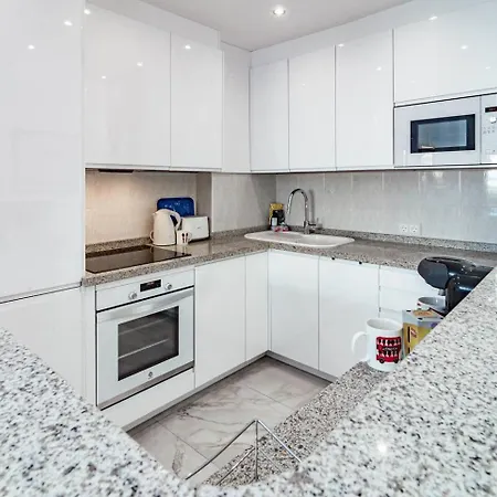 Rg325 - Great 2 Bed Close To Puerto Banus *