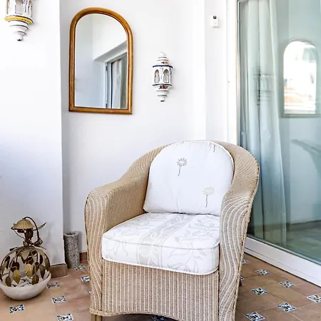 Rg325 - Great 2 Bed Close To Puerto Banus * Марбелья