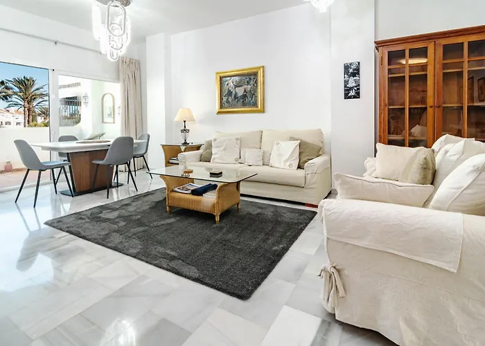 Rg325 - Great 2 Bed Close To Puerto Banus Марбелья